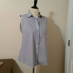 Sleeveless collared dress shirt
